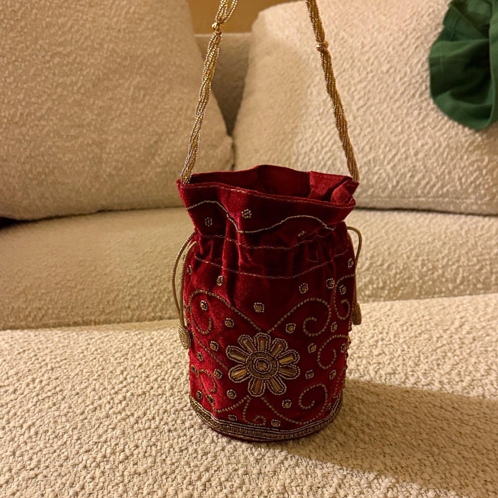 Embroidered Red Velvet Drawstring Bag - Picture 2 of 4